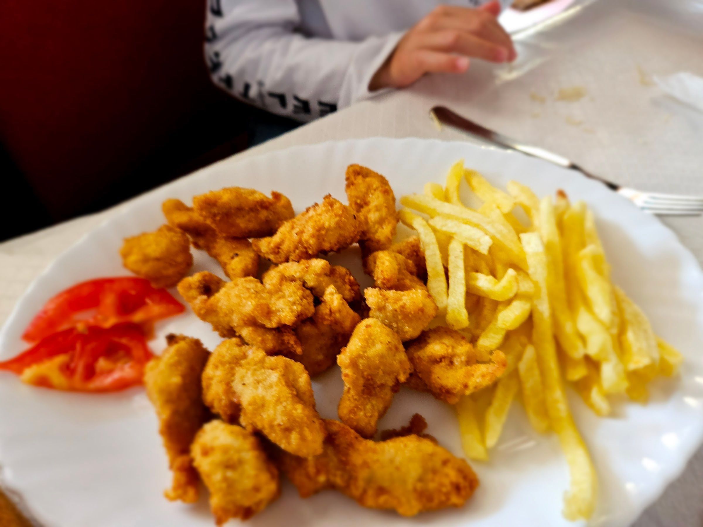 Filet de poulet pané et frites