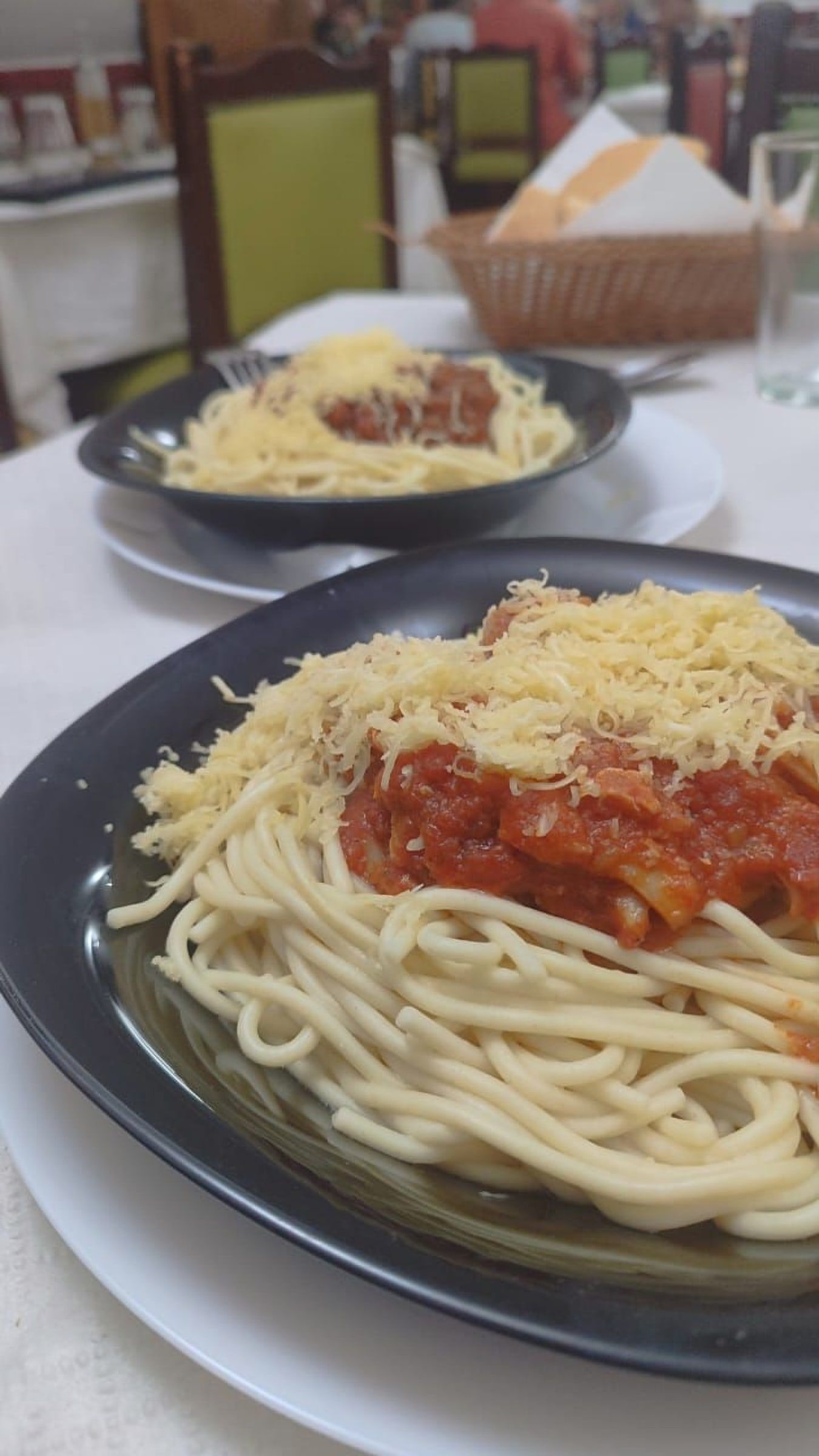 Spaghetti à la sauce tomate et fromage