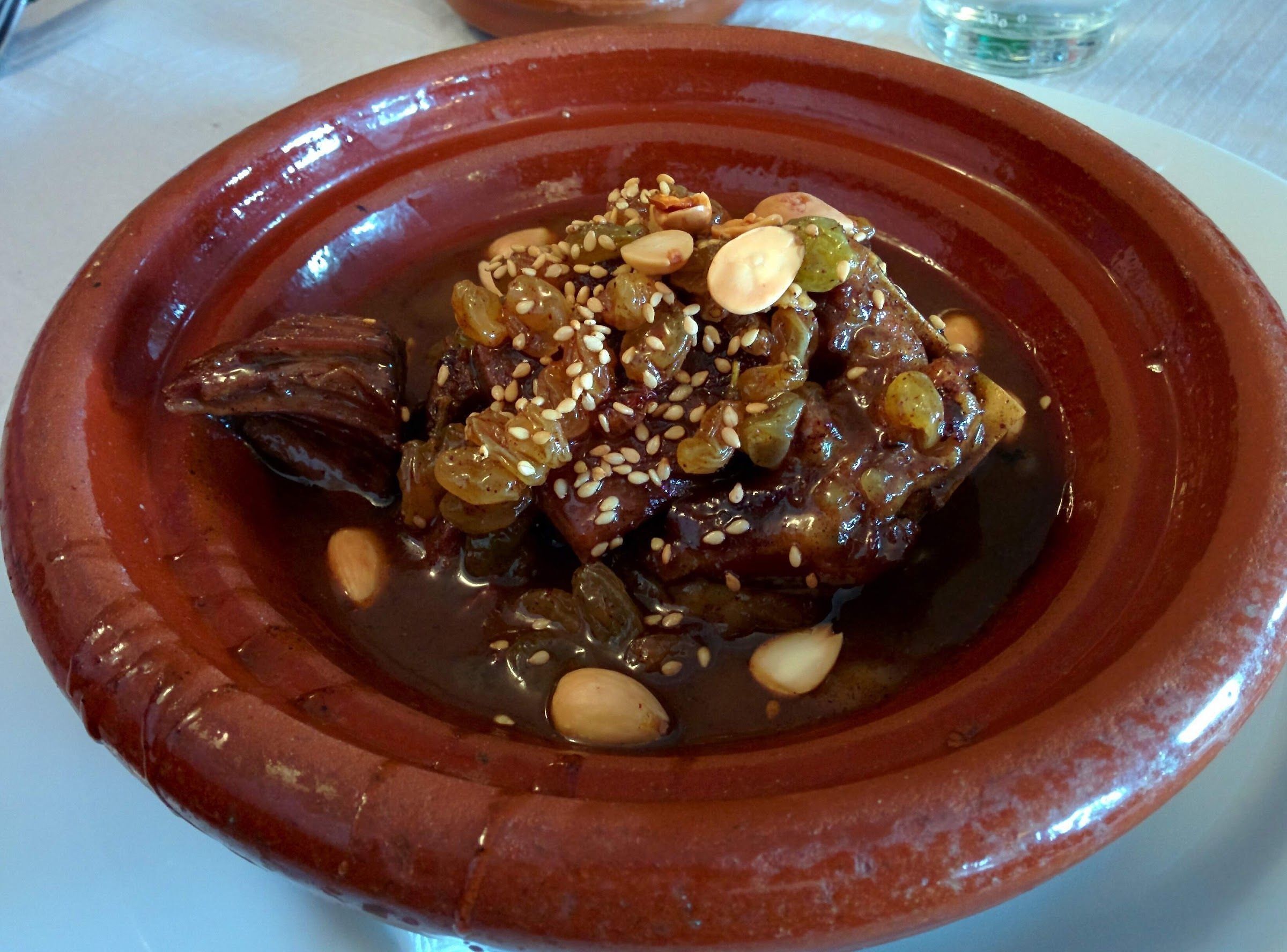 Tajine mrouzia aux raisins secs et amandes
